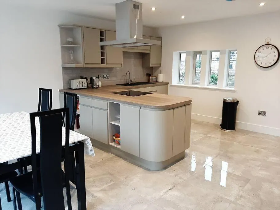 Beautiful Countryside Cottage, Sleeps 6, Dogs Welcome Halifax 0*,  Wielka Brytania